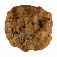 Oatmeal Cookie with Chocolate Chips, Pecan, & Walnuts · Fresh baked oatmeal cookie with chocolate chips, pecans, and walnuts
5oz