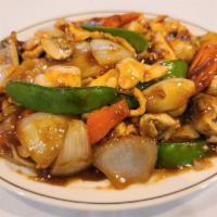 Garden Chicken · Sliced chicken with mushrooms, snow pea pods, carrots and onion in hot pepper sauce. Spicy.