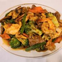 Triple Crown · A blend of jumbo shrimp, sliced chicken and beef sauteed with vegetables in brown sauce.