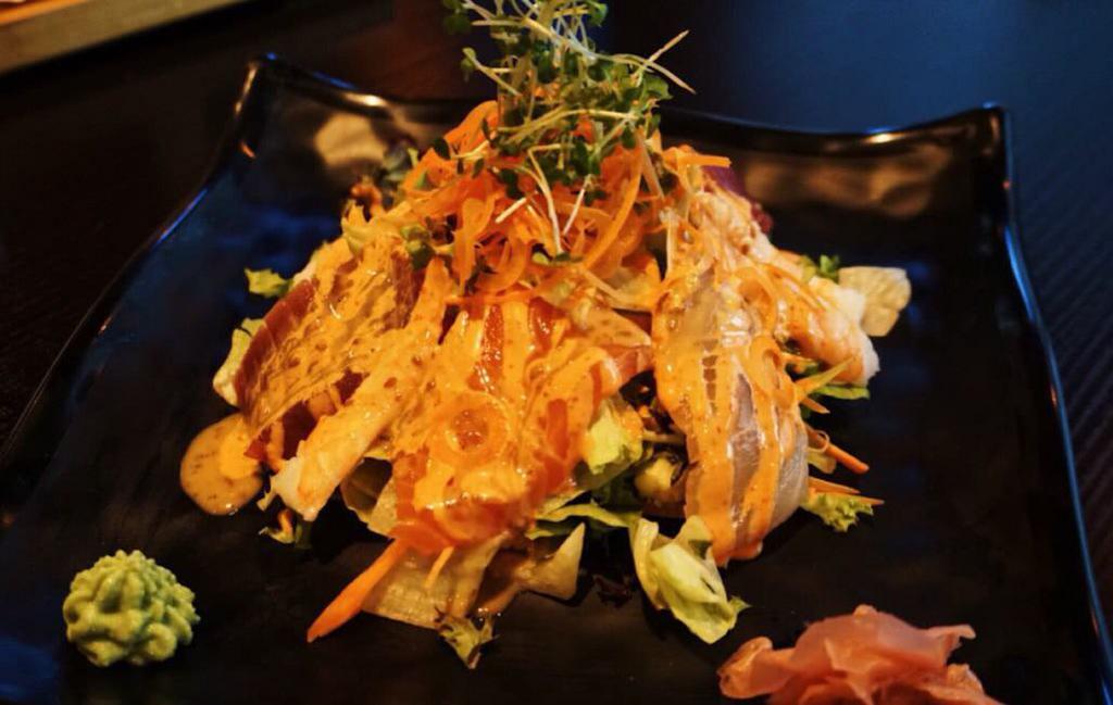 Spicy Sashimi Salad · chopped tuna salmon yellowtail tobiko and scallion Served with chef' special sauce 