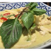 Green Curry(D) ·  carrot sting bean snow peas bamboo shoot bell pepper eggplant fresh basil coconut milk in g...