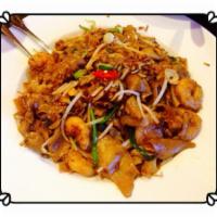 Pad Kee-Mao ·  Pan-fried flat rice noodle with egg, onions, bell pepper,  jalapeno,scallion, fresh basil a...
