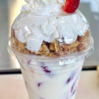 Fresas con crema · Your choice of frozen or fresh strawberries with sweet cream whipped cream and your choice o...