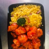 L20. General Tso's Chicken Lunch · Served with choice of rice and choice of soda, cheese wonton, or egg roll. Spicy.