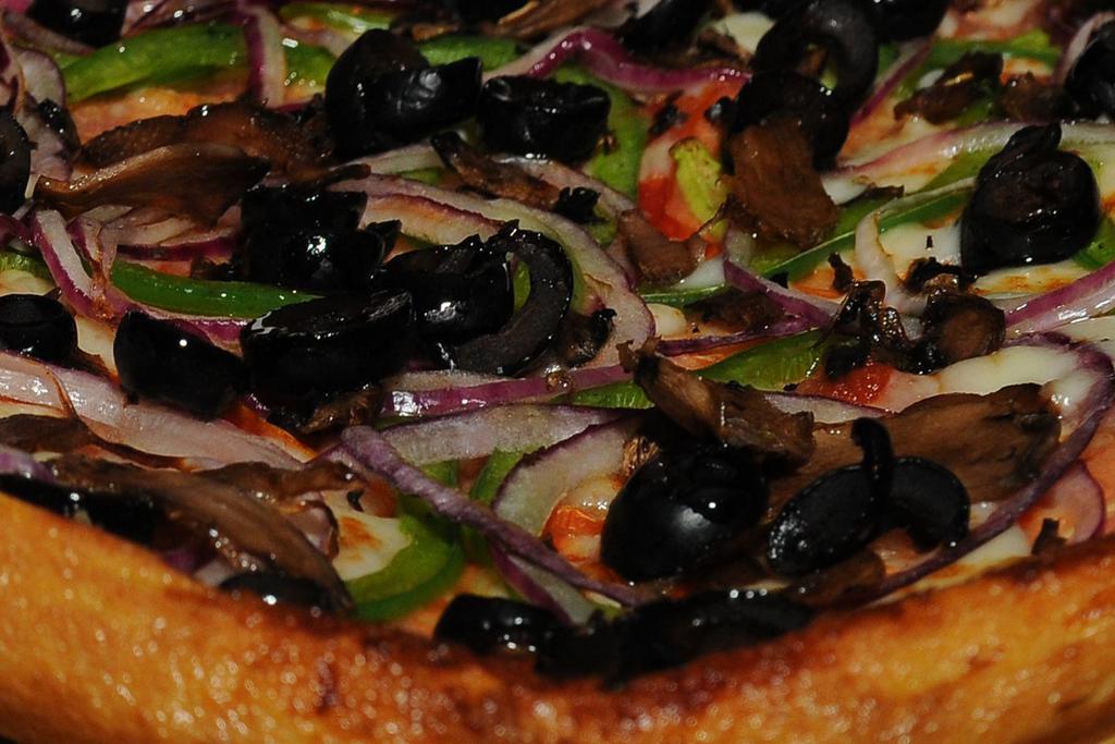 Veggitariano Pizza · fresh tomato, mushrooms, green peppers, red onions, black olives, mozzarella cheese with tomato sauce