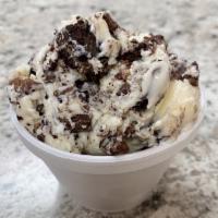 1 Pint Sundae’s Trax · A vanilla based ice cream with chocolate peanut butter cups and Oreos.