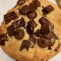 LARGE HOME BAKED CHOCOLATE CHIP COOKIE  · 1 home baked cookie with Chunks of chocolate in our cookie, just like the sandwiches without...