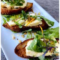 Ricotta crostini · prosciutto, fig jam, caramelized onions, thyme