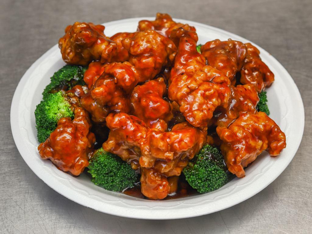 S8. General Tso's Chicken   · Chunks of chicken fried to crispy sauteed with our chef's special hot peppers sauce with broccoli. Hot and spicy.