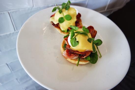 B. English Muffin · Toasted garlic butter, English muffin, fried egg, fresh spinach and Canadian bacon. American or Swiss cheese.  Contains pork, contains the following eggs and milk.