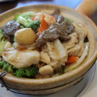 S8. Rice Sizzling Clay Pot · Com tay cam thap cam