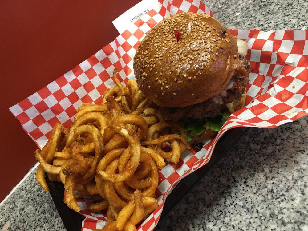 Phyllis' Giant Burgers · Shakes · Lunch · Vegetarian · Dinner · Burgers · American · BBQ · Chicken · Hamburgers