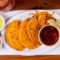 3 Tacos de Barbacoa · A la plancha Dorados o Suaves