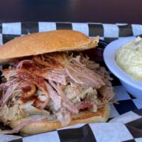 East Texas Pulled Pork Sandwich · Willy's BBQ rub,
