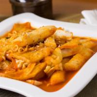 Rabokki · Stir fried spicy noodle with rice cake, fish cake and veggies.(Doesn't come with a rice)