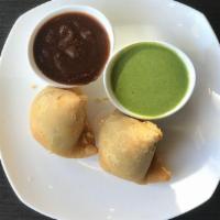 Samosas (2 pcs) · Crispy vegetable turnovers with flavored potatoes and peas filling
