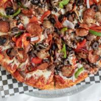 #05. Classic Combination · Original red sauce, salami, pepperoni, mushrooms, bell peppers, onions, black olives, lingui...