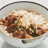 Beef stew noodles Soup 牛腩麵/粉 · 