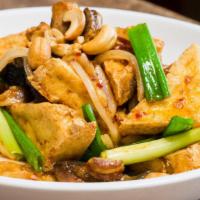 Pad Tofu · Cashew tofu, with mushrooms, onions, scallions, roasted chili jam