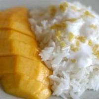 Kao Nieow Mamuang · Sweet mango and coconut sticky rice.