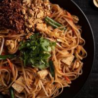 Gluten Free | Chicken Pad Thai · Rice noodles, Thai spices, green onion, peanuts