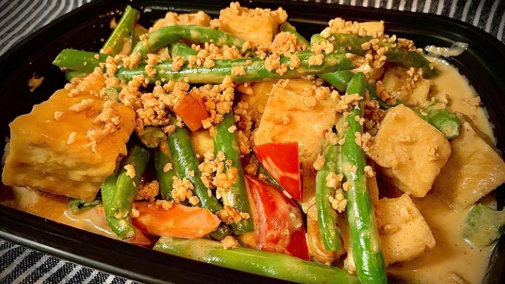 #32 Spicy Tofu · Fried tofu sautéed with fresh chili, garlic, mushroom, onion, red bell, and basil.