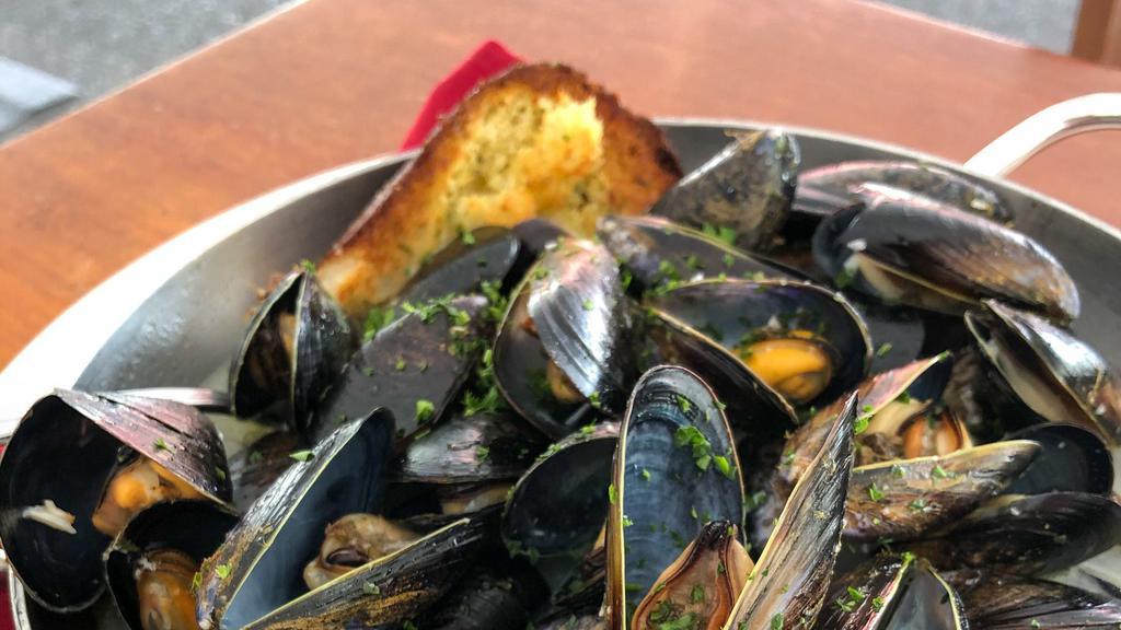 Steamed West Coast Black Mussels · 14 oz steamed with white wine, butter, fresh garlic; served with garlic bread