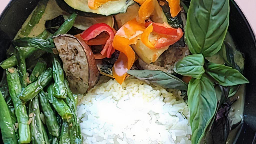 Gaeng Kiow Wan Pak · Grilled vegetables, basil green curry