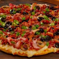 Sizzlin' Bacon Classic-MOUNTAIN · A family favorite! Crispy bacon, tender ham, sliced mushrooms, olives and green onions on cr...