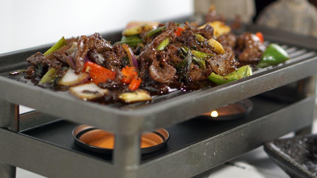 Black Pepper Beef · Spicy. Beef, bell pepper, red onion, green onion, crushed black pepper.