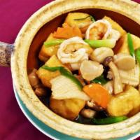 Seafood with Braised Tofu in Clay Pot 海鲜豆腐煲 · 