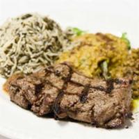Chapendaz · Beef tenderloin served with lentils and spinach rice.