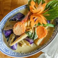 103. Kheaw Puck · Mixed vegetables simmered in coconut milk with green curry, eggplant, bell peppers, and Thai...