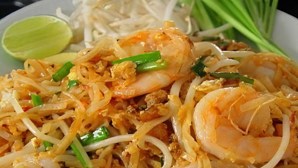 Pad Thai · Thai famous pan-fried rice noodle, egg, tofu, peanut, bean sprout, and green onion.