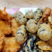 튀김 콤보/ Fried Combo (Popular Combo items) · 2 pcs of fried potstickers
2 pcs of fried seaweed rolls
2 pcs of fried shrimp rolls