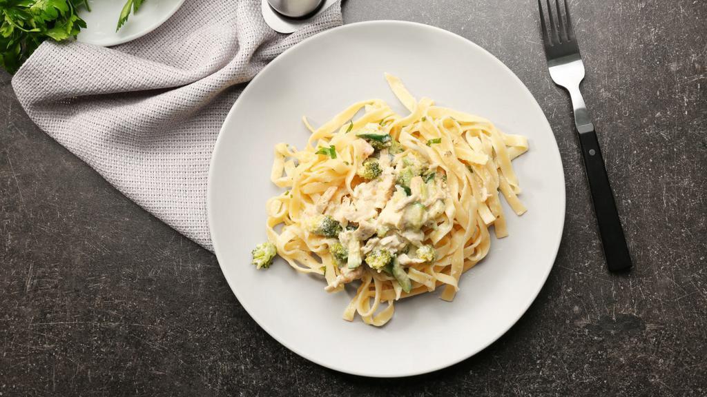 Halal Alfredo Chicken Fettuccine Pasta · Cooked in customer's choice of alfredo or white sauce.