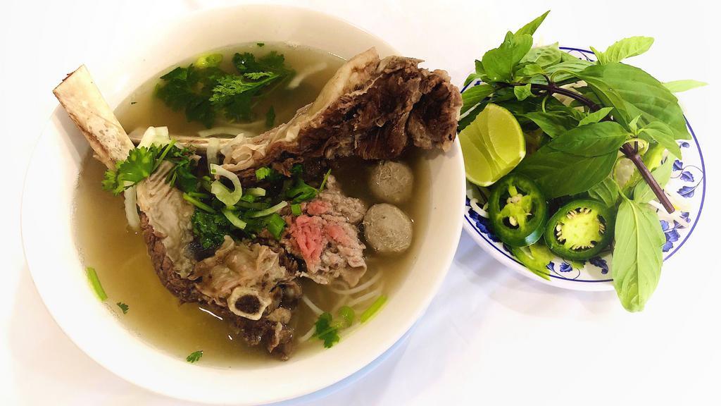 Pho Tai Bam, Be Suon, Bo Vien · Beef Back Ribs, Rare Minced Steak & Meatballs Rice Noodle Soup