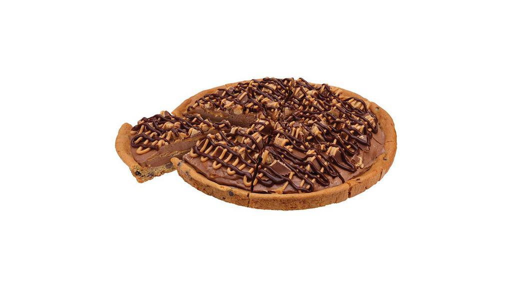 Peanut Butter 'N Chocolate Reese'S® Peanut Butter Cup Polar Pizza® Ice Cream Treat · A chocolate chip cookie crust with Peanut Butter 'n Chocolate Ice Cream, topped with REESE’S® Peanut Butter Cup pieces and drizzled with REESE'S® peanut butter sauce and fudge topping.  Serves 8.