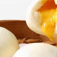 香滑流沙包 / Steamed Egg Yolk Buns · 