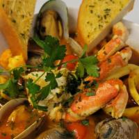 Cioppino · Seafood Stew with Clams, mussels, shrimp, calamari and crab legs 
*****Served with garlic br...