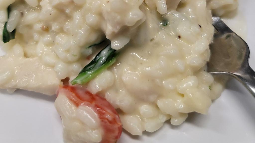 Risotto con Pollo · Diced chicken breast, cherry tomatoes, spinach, gorgonzola cheese and a touch of cream