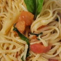 Linguine Trapanese · Simple, delicious, fresh!
Linguine with freshly peeled tomatoes, extra virgin olive oil, bas...