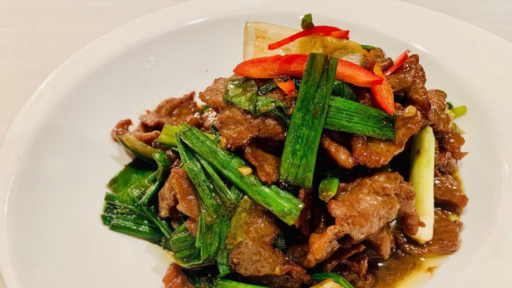 Stir-Fried Beef  with Green Onions葱爆牛肉 · 