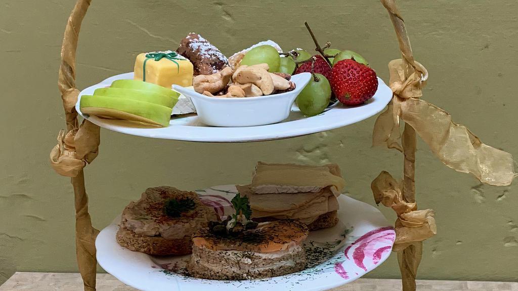 Afternoon Tea · Pick your Tea (1*), Savory & side salad, Sandwiches (3*), Scone (1*), Dessert, Seasonal fruits & brie & mixed nuts
