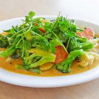 46. Curry Vegetable / Rau Cai Xao Ca Ri · Spicy. Broccoli, cauliflower, zucchini, green bean, and carrot in coconut curry sauce.
