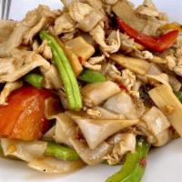 Pad Kee Mao / ผัดขี้เมา · Stir fried flat rice noodles with chili paste, tomatoes, bell peppers, onions, green beans, ...