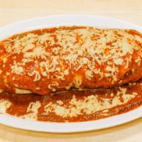 Burrito Mojado · Carne frijol, arroz, crema, queso, guacamole y salsa, opción de salsa roja o verde.