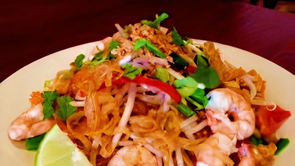 Pad Thai Lunch · Pan fried rice noodles with choice of meat, tofu, bean sprouts, onion, egg, cilantro, carrot and ground peanut. Spicy.