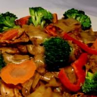 Pad See Ew Lunch · Pan fried flat rice  noodles with choice of meat, garlic, carrot, egg and broccoli.