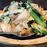 Sizzling Teriyaki Soy ‘Beef’ · Teriyaki marinated soy protein, organic tofu, carrot, mushroom, broccoli sautéed in teriyaki...